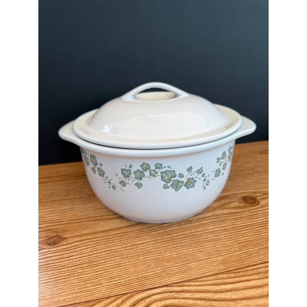Corelle Coordinates English Ivy Stoneware Casserole Dish with Lid 1.5 Qt White